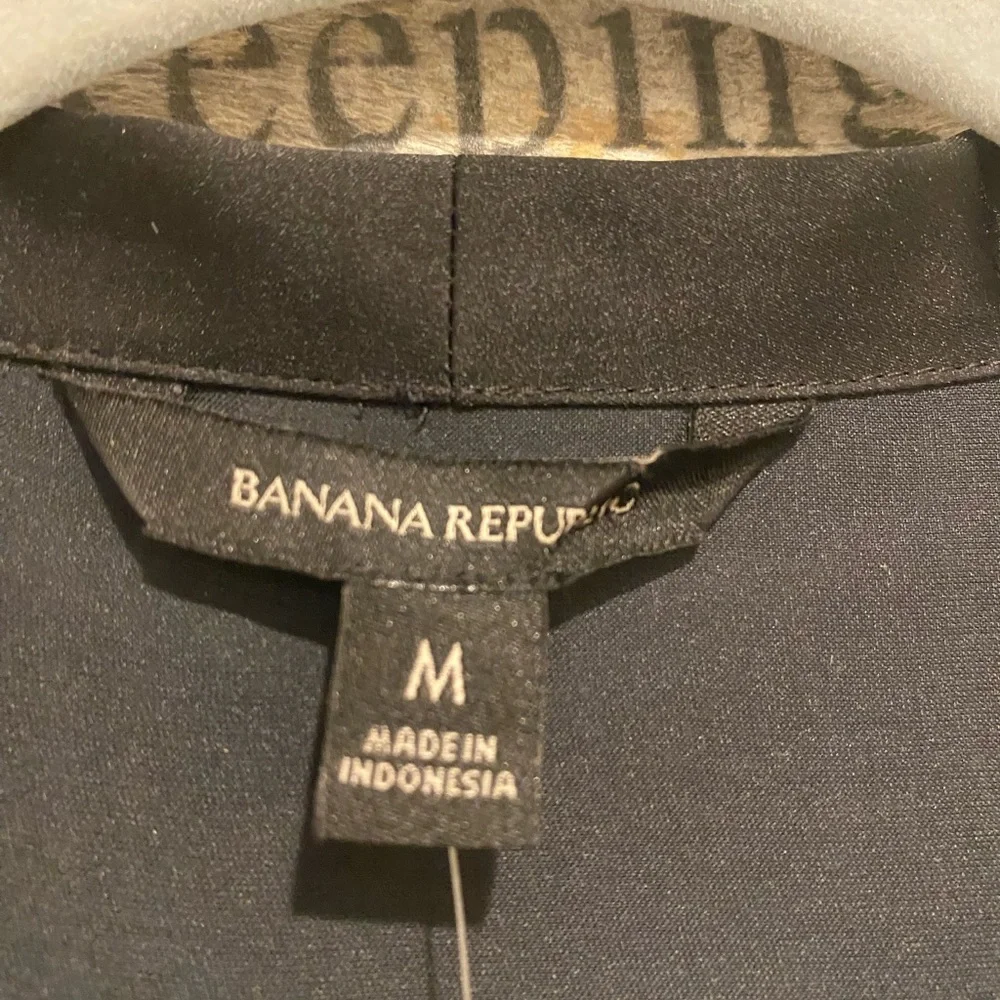 Black silk wrap blouse - Picture 4 of 6